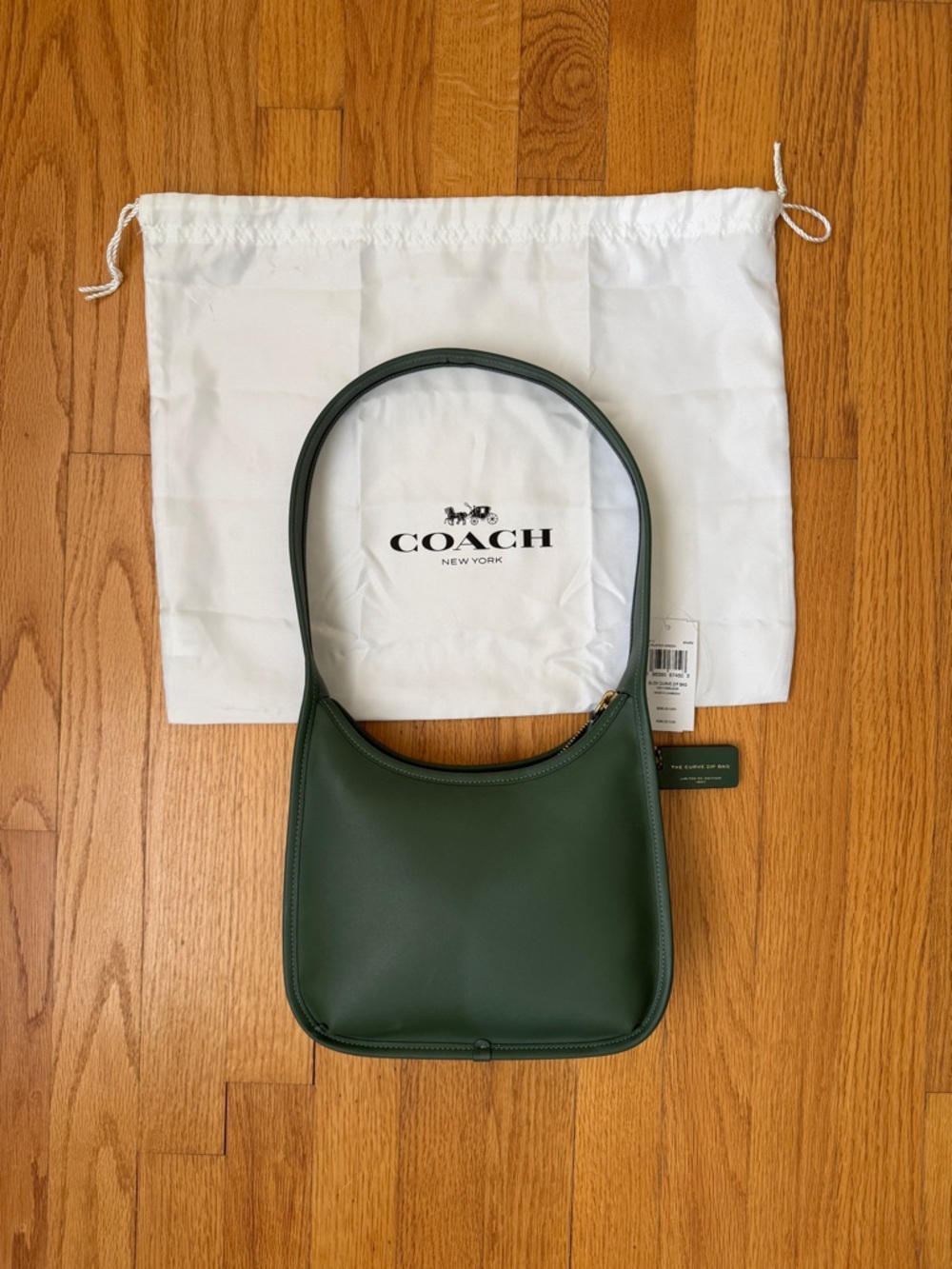 Coach green The Curve shoulder bag EUC with dust bag